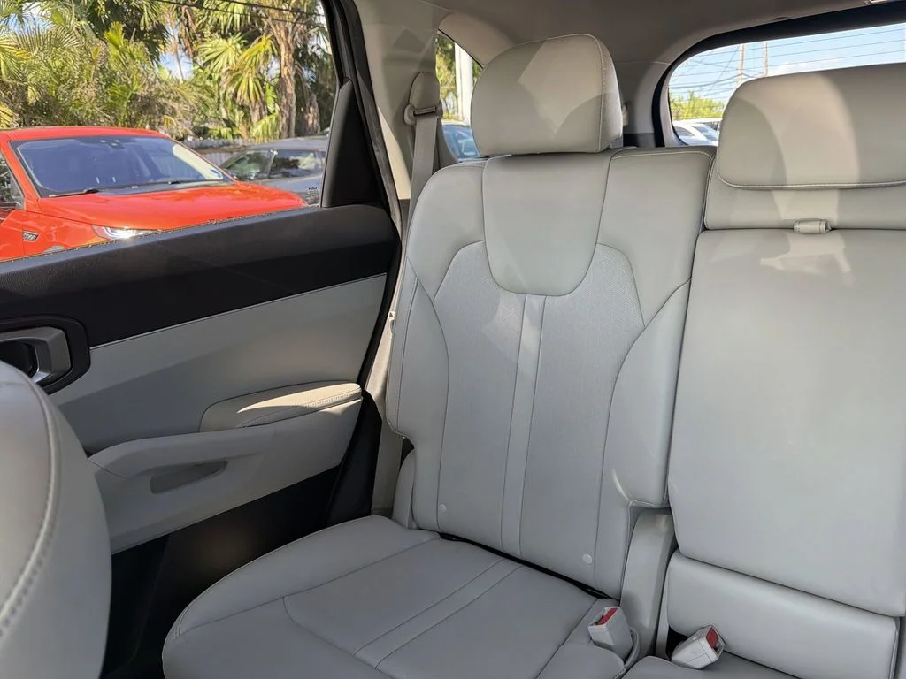 Used 2023 Silver Kia S image 12