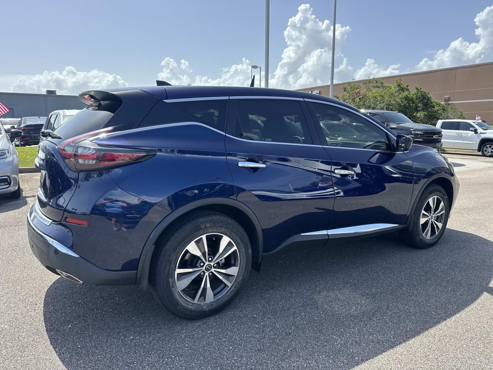 Used 2023 Blue Nissan S image 6