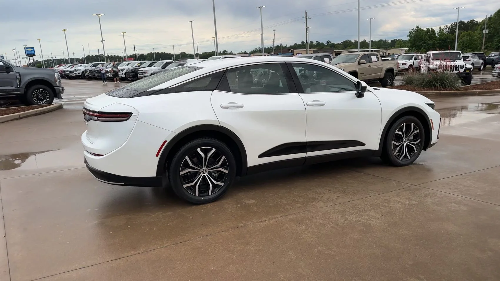 Used 2023 White Toyota XLE image 8