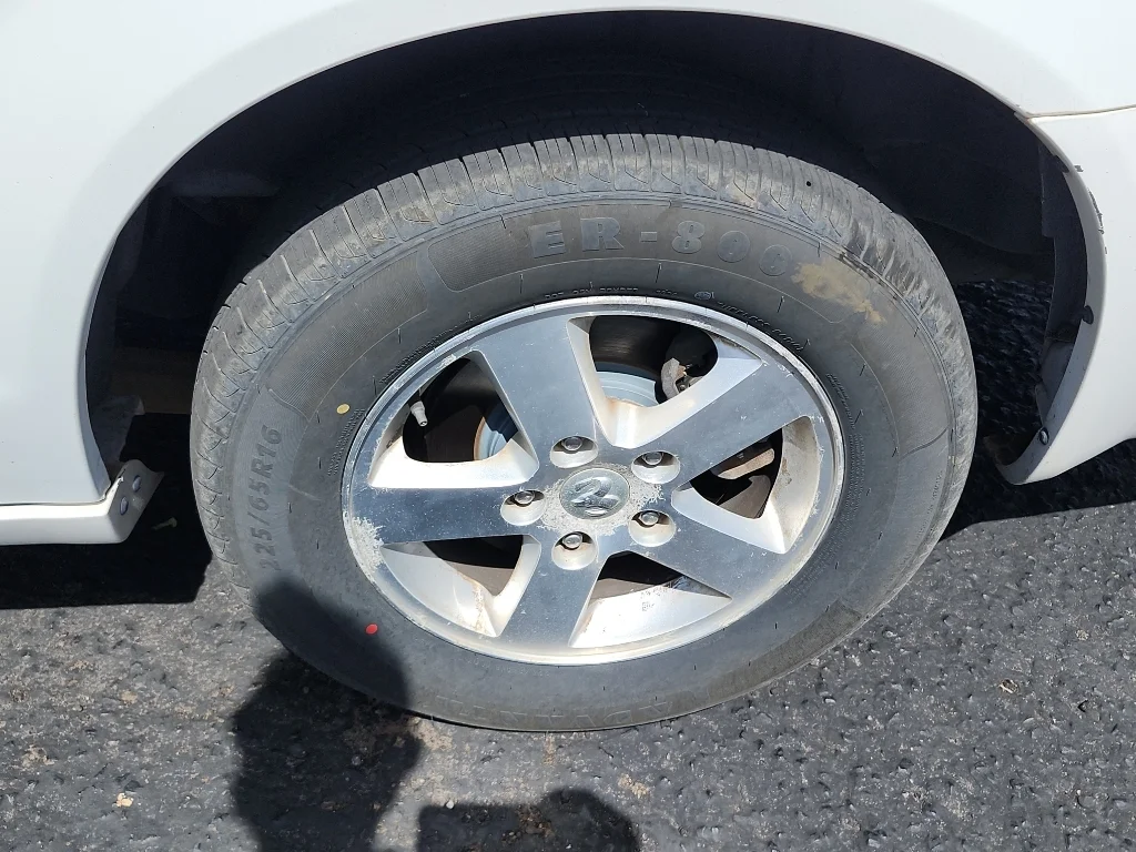 Used 2010 Stone White Clearcoat Dodge SXT image 18