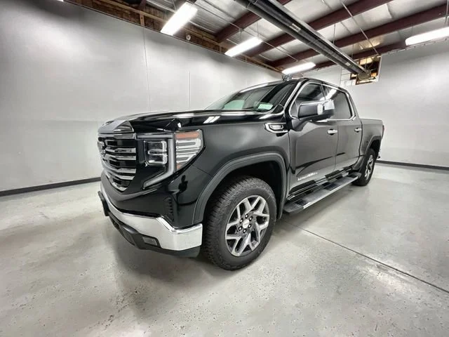 New 2026 Onyx Black GMC SLT image 4