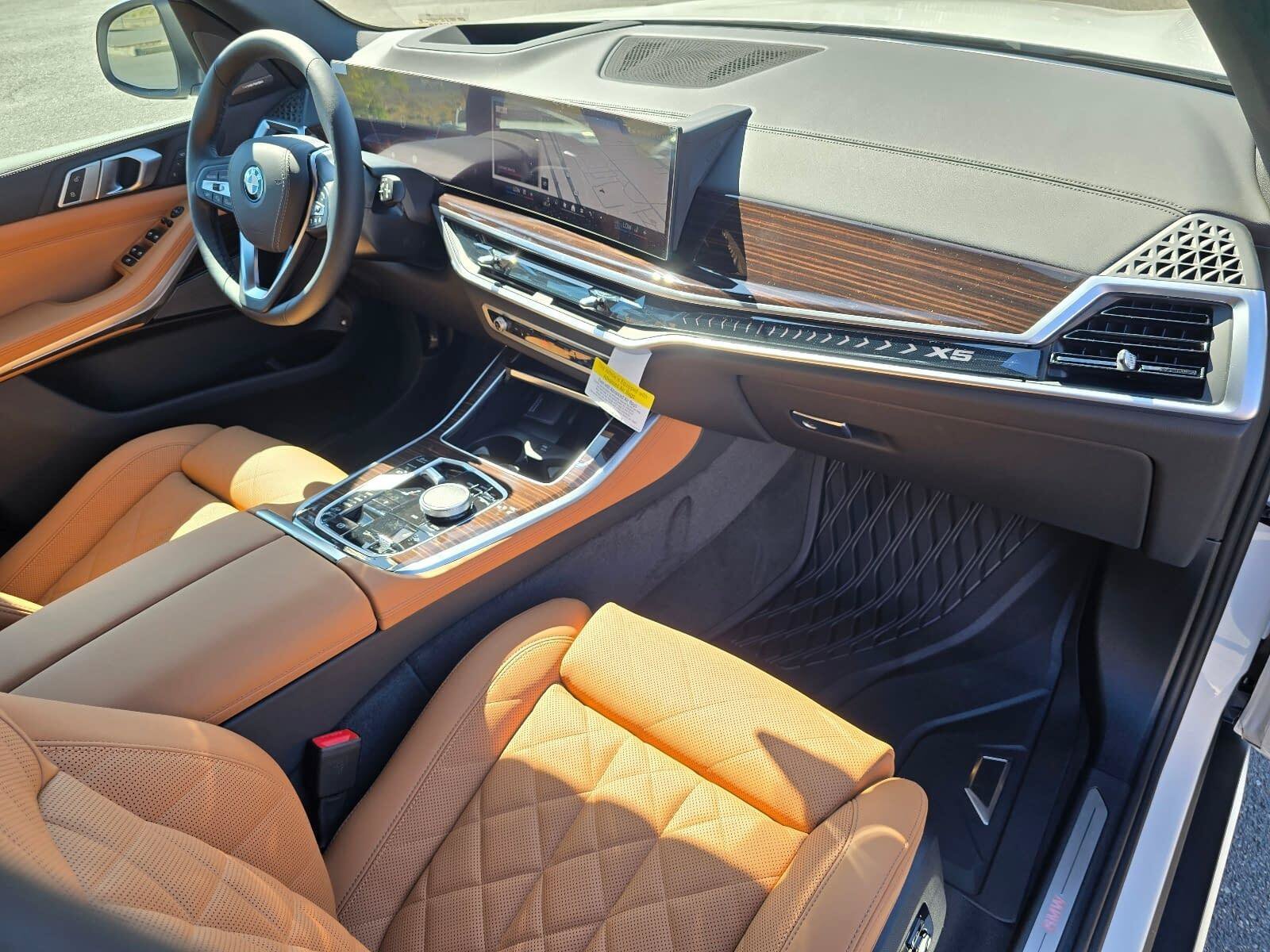 New 2026 Mineral White Metallic BMW xDrive50e image 15