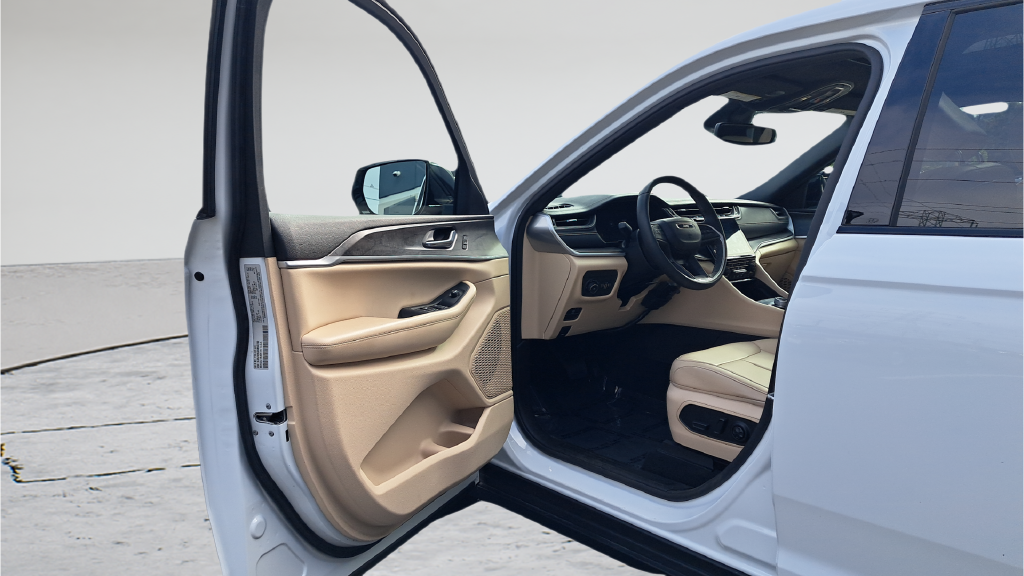 Used 2024 White Jeep Limited image 9
