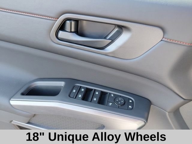 New 2026 Boulder Gray Pearl / Super Black Two-tone Nissan Rock Creek® image 15