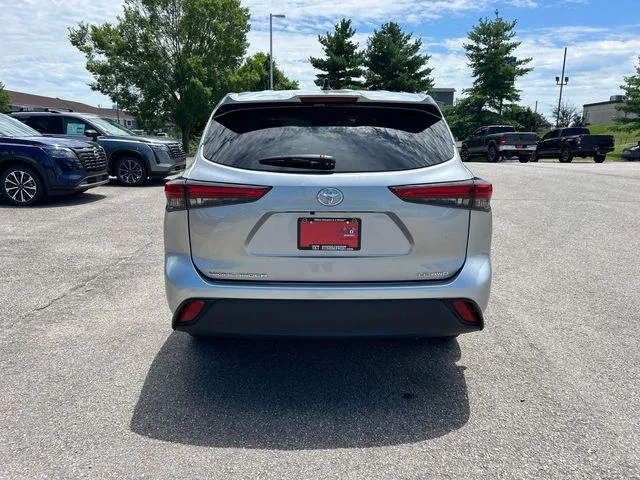 Used 2023 Silver Toyota LE image 4
