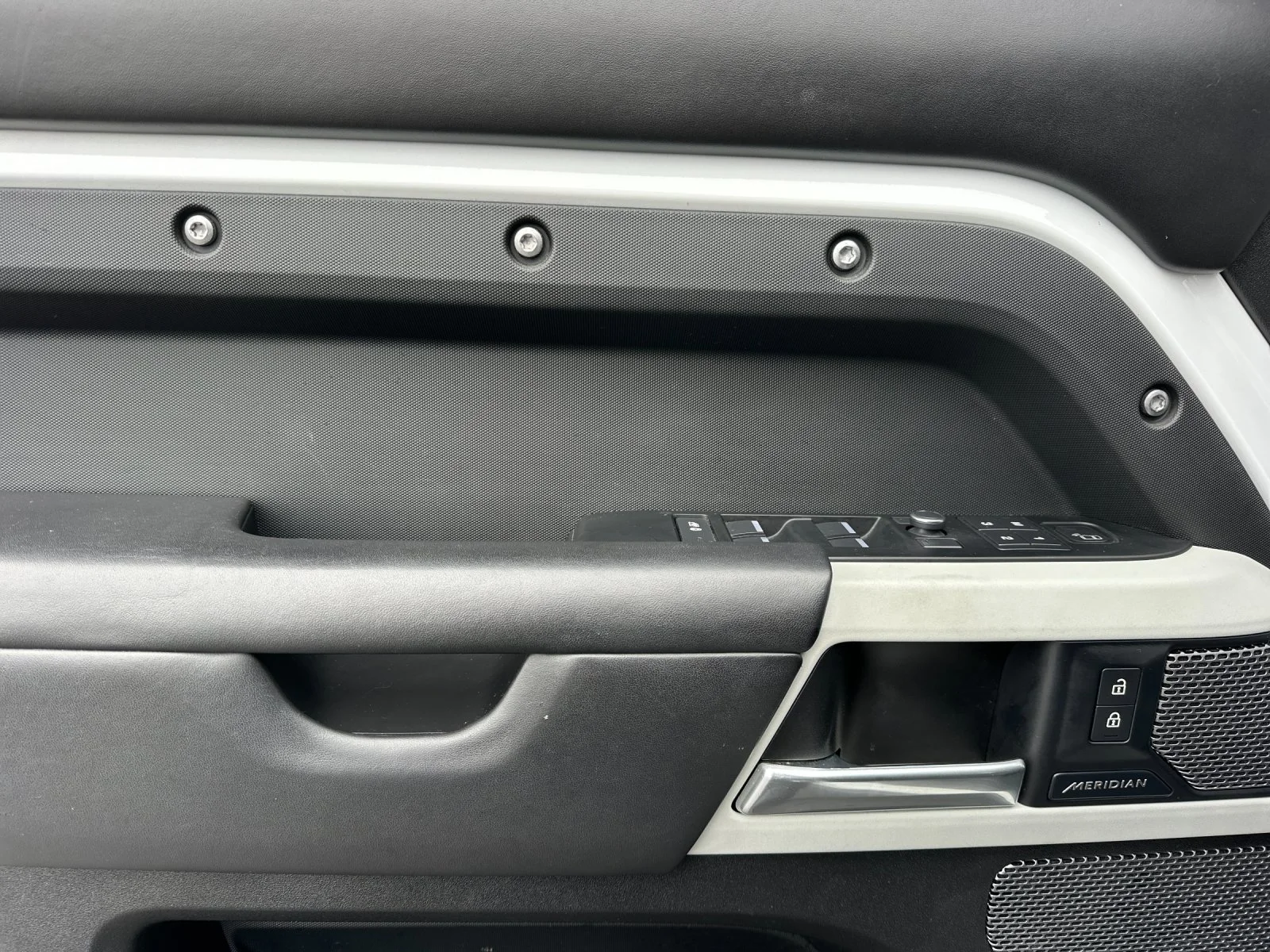Used 2020  Land Rover  image 12