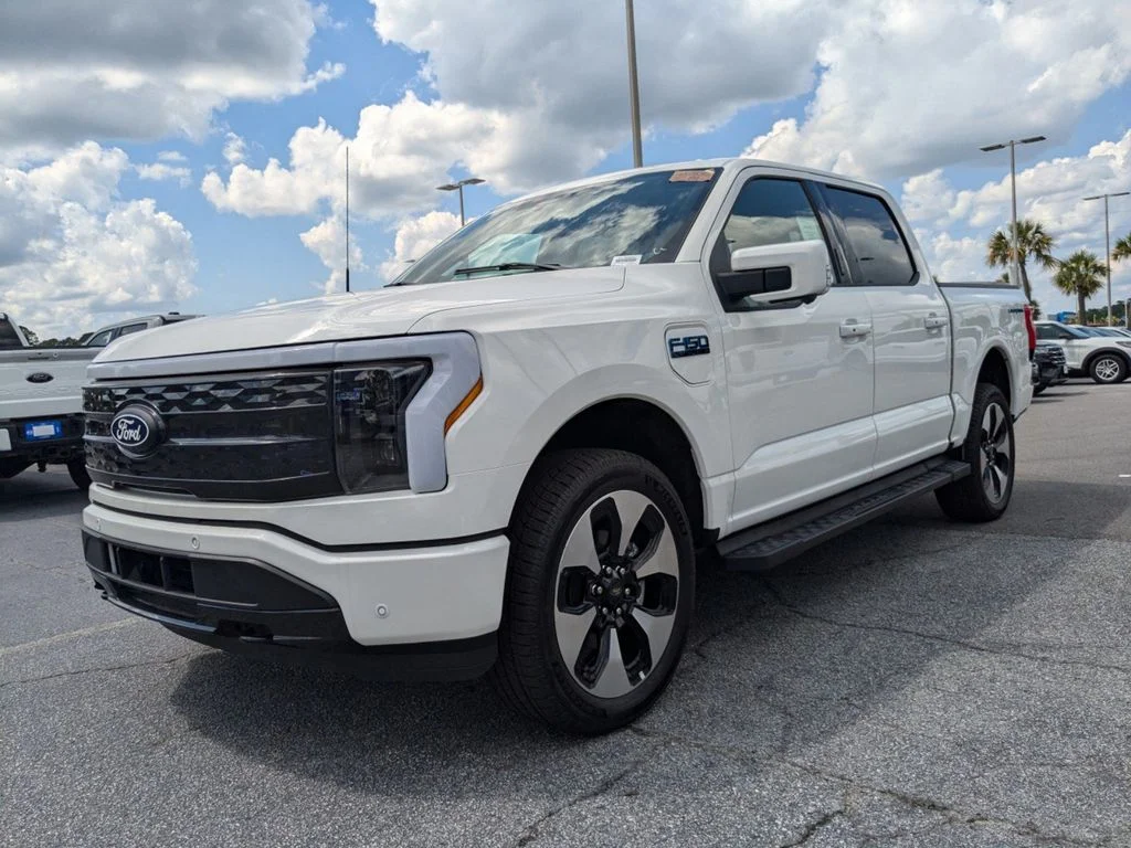 2025 Ford F-150 Lightning Platinum - Photo 8