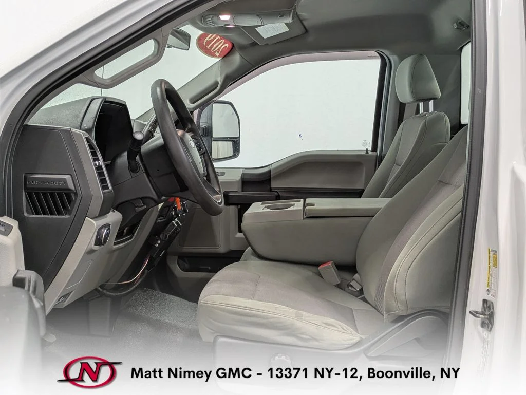 Used 2019 White Ford XL image 5