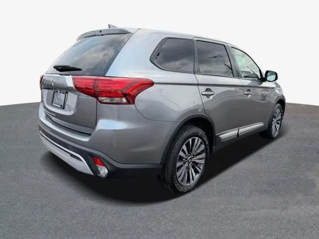 Used 2020 Gray Mitsubishi SE image 3