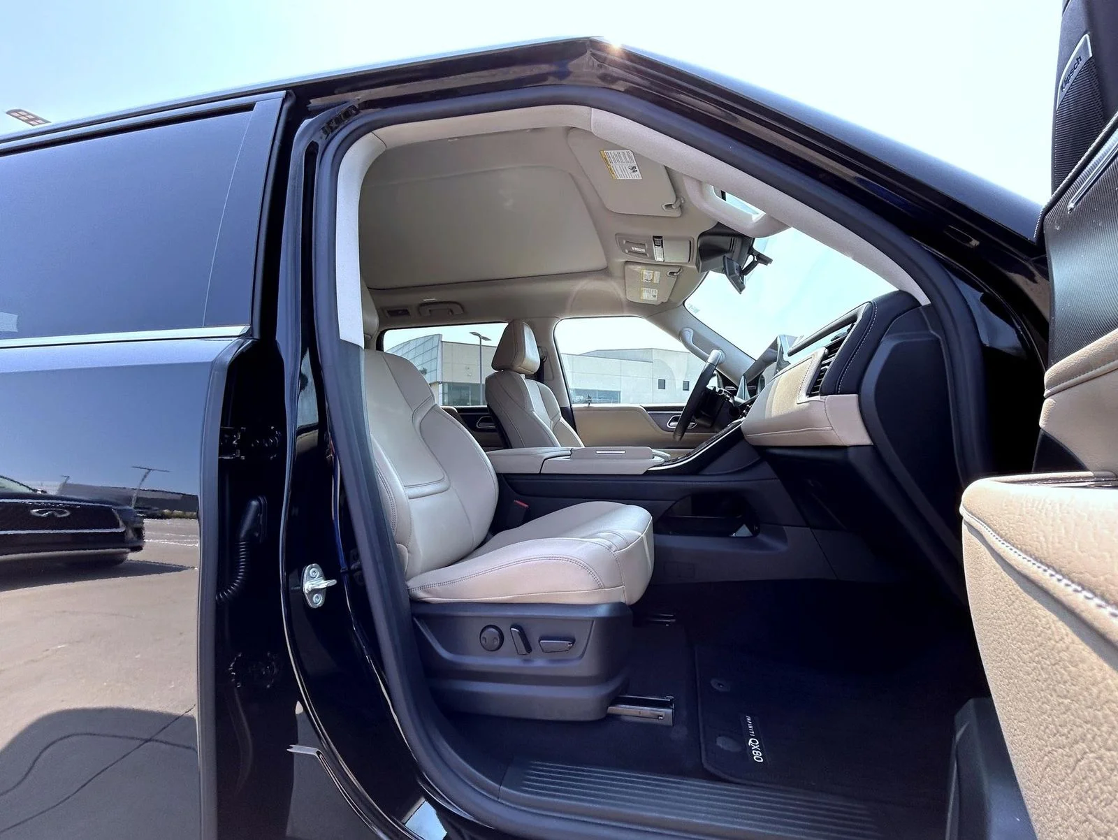 Used 2025 Black INFINITI PURE image 15
