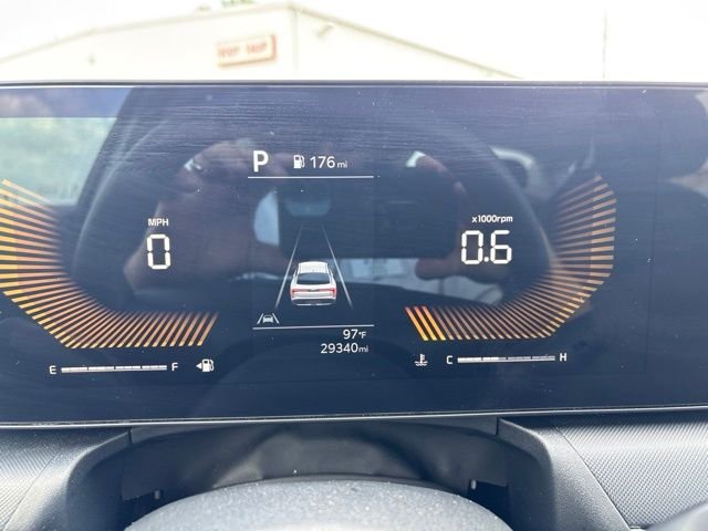 Certified Used 2025 Snow White Pearl Kia LXS image 11