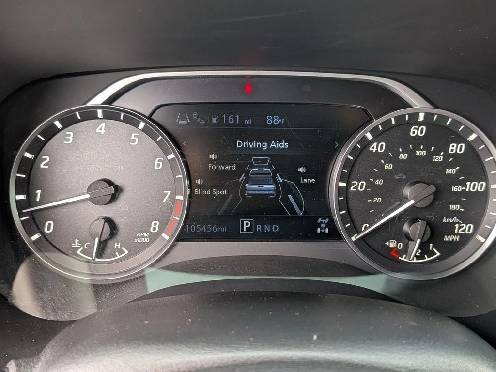 Used 2022 Red Nissan S image 17