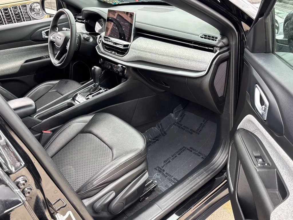 Certified Used 2024 Diamond Black Jeep Latitude image 25