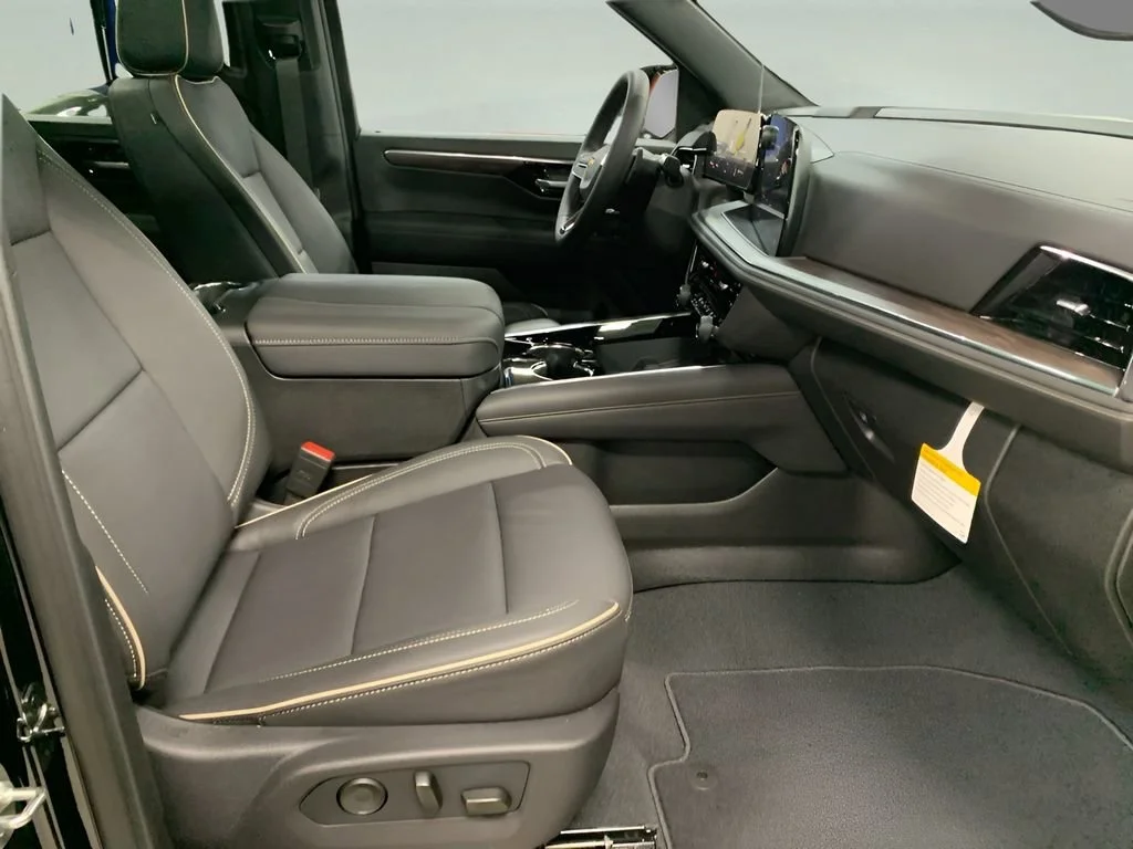 2026 Chevrolet Suburban Premier - Photo 18