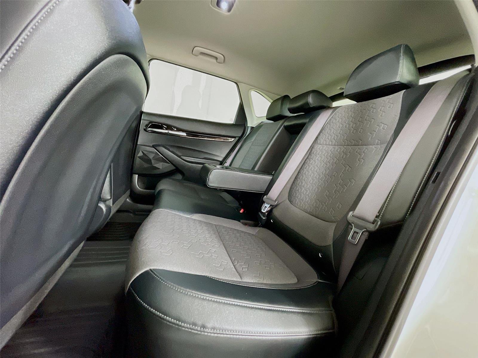 Used 2025 Clear White/Fusion Black Roof Kia S image 28