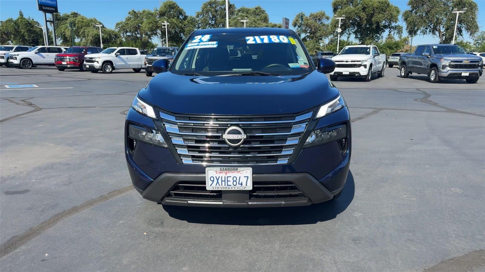 2024 Nissan Rogue SV - Photo 6