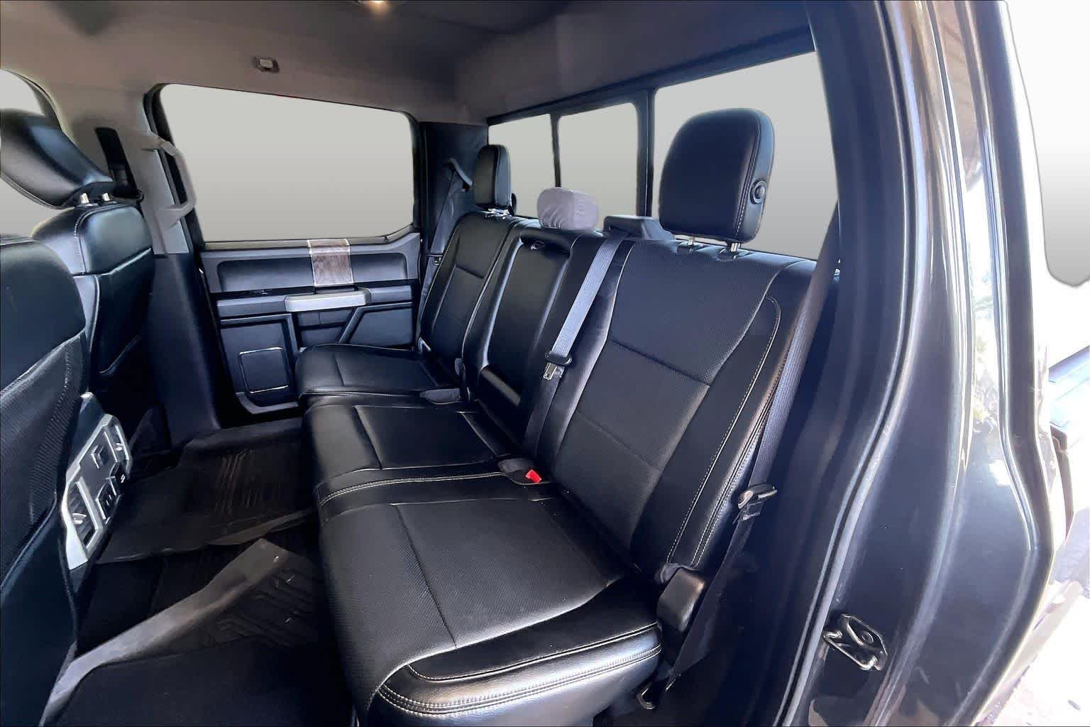 Used 2018 Magnetic Metallic Ford LARIAT image 20