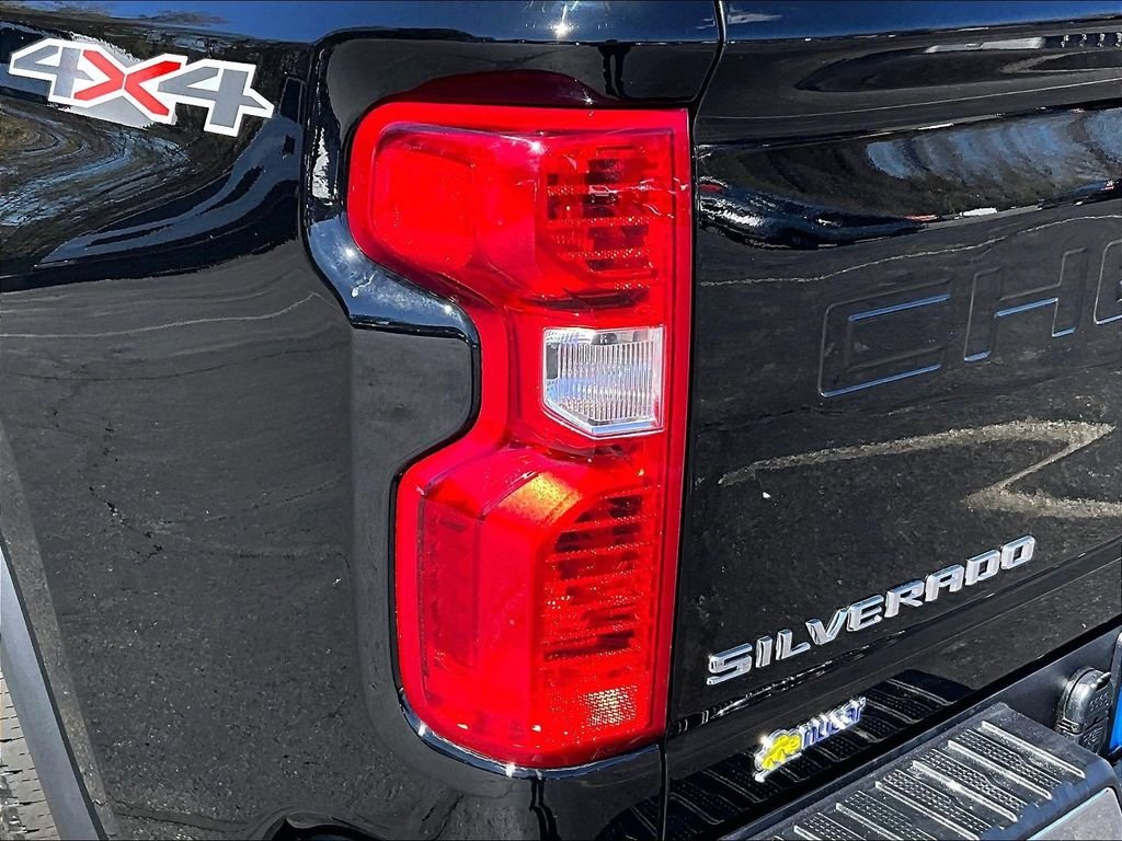 Used 2025 Black Chevrolet LT image 34