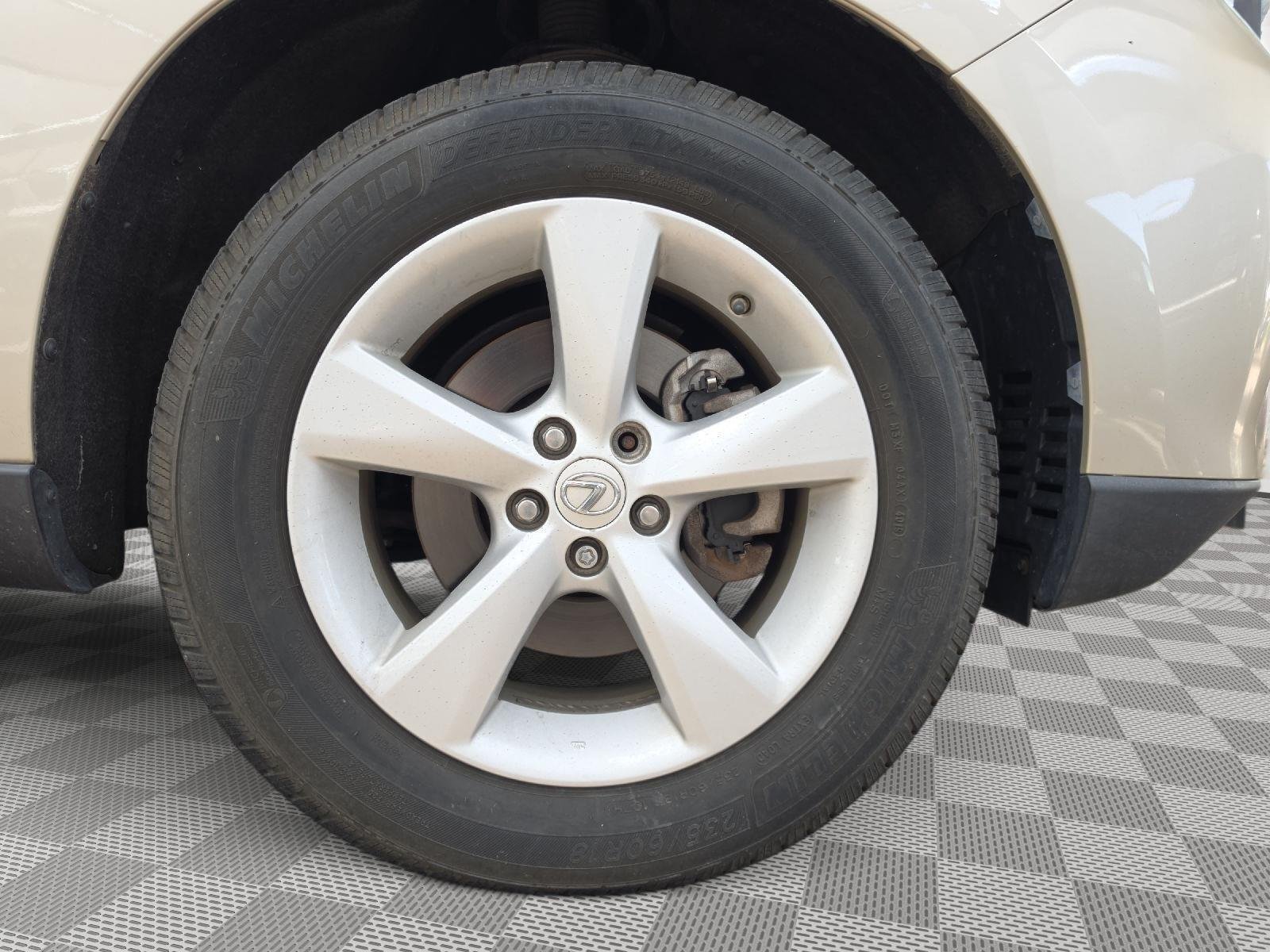 Used 2015 Satin Cashmere Metallic Lexus Base image 27