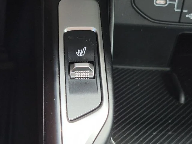 Used 2026 Glacial White Pearl Kia EX image 31