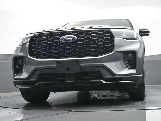 Used 2025 Gray Ford ST-Line image 32