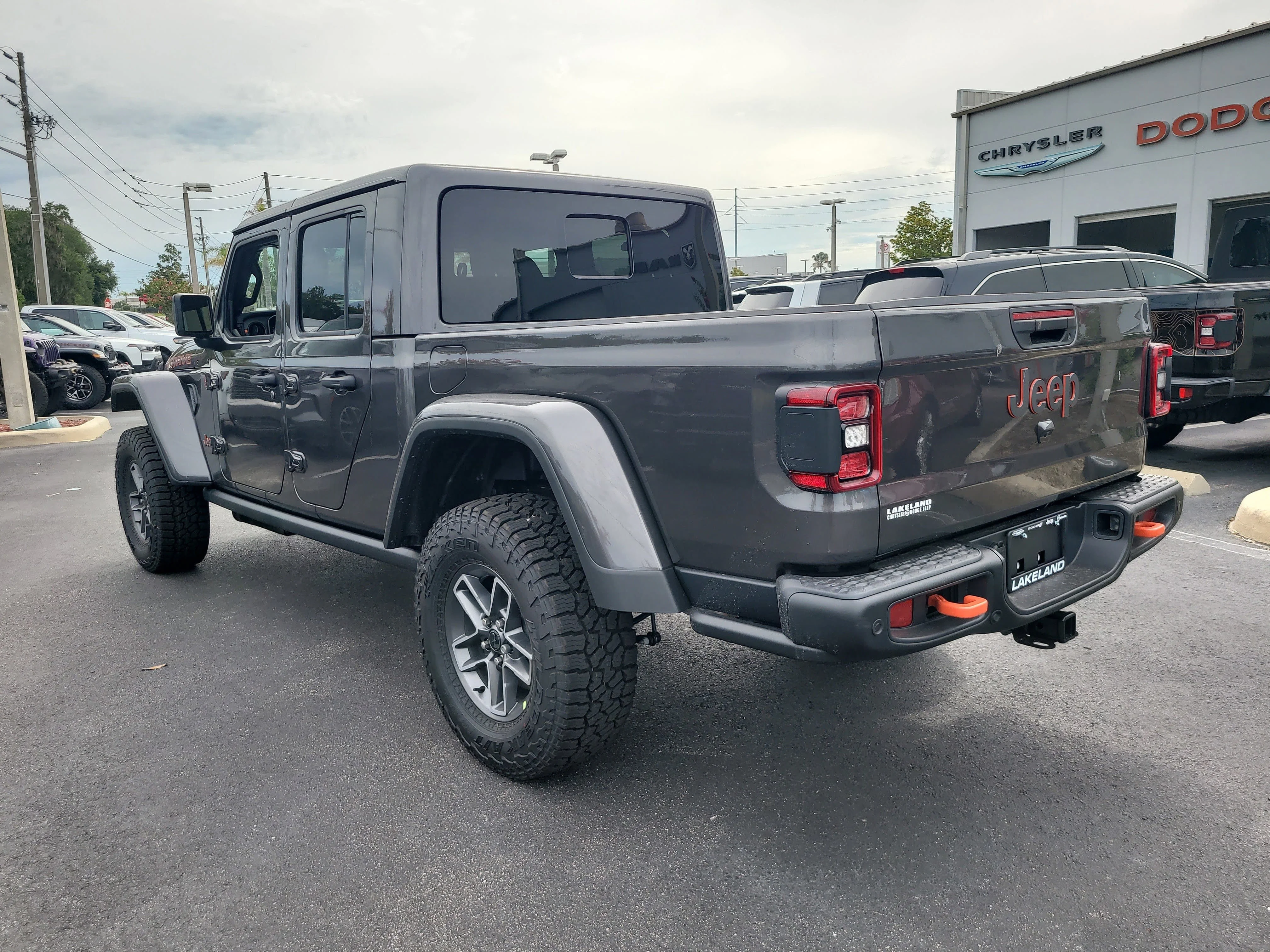 New 2026 Granite Crystal Metallic Clearcoat Jeep Mojave X image 8