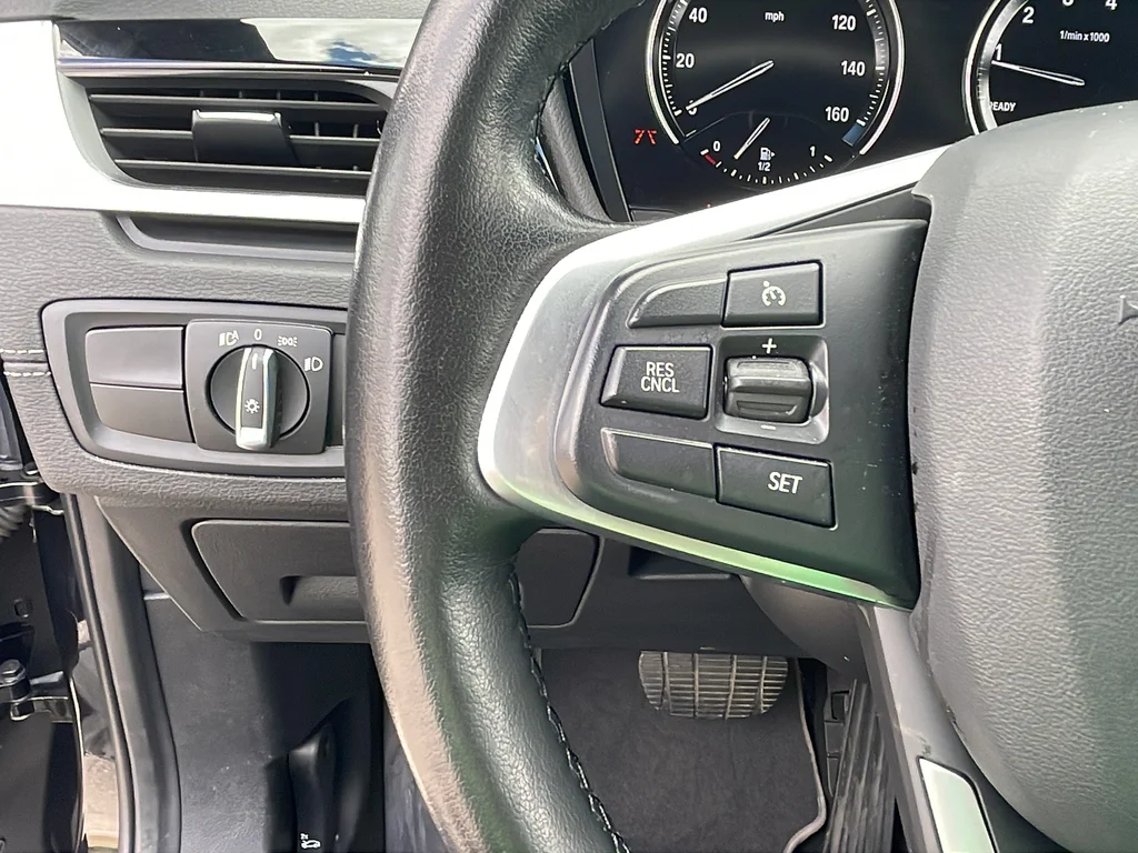 Used 2022 Black BMW xDrive28i image 9