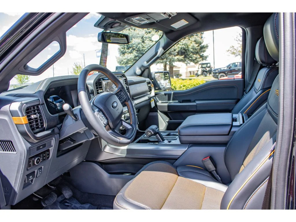 New 2026 AGATE BLACK METALLIC Ford Tremor image 32