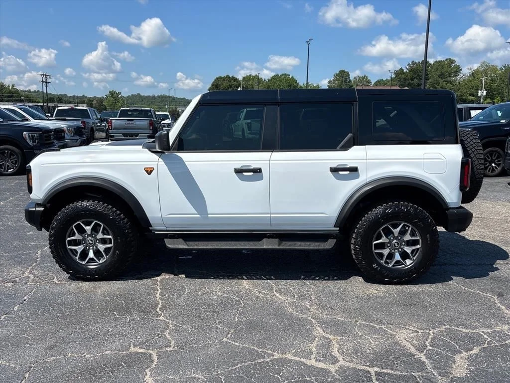 Used 2025 White Ford Badlands image 4