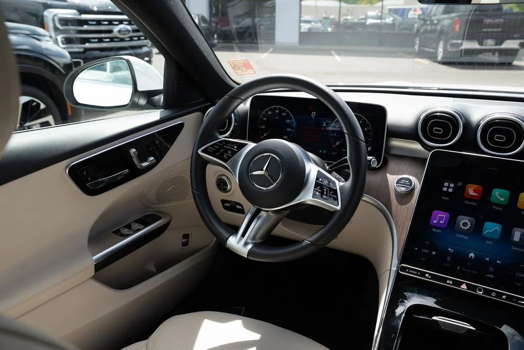 Used 2025  Mercedes-Benz C 300 image 9