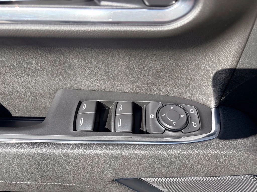 New 2026 Sterling Metallic GMC Elevation image 15