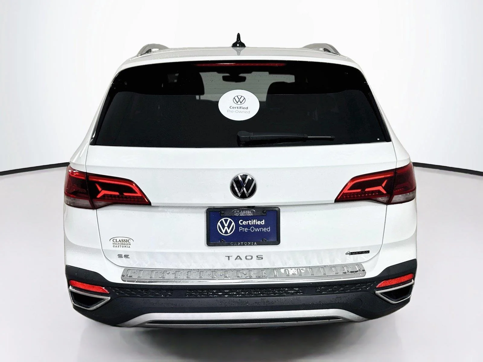 Used 2023 Pure White Volkswagen SE image 5