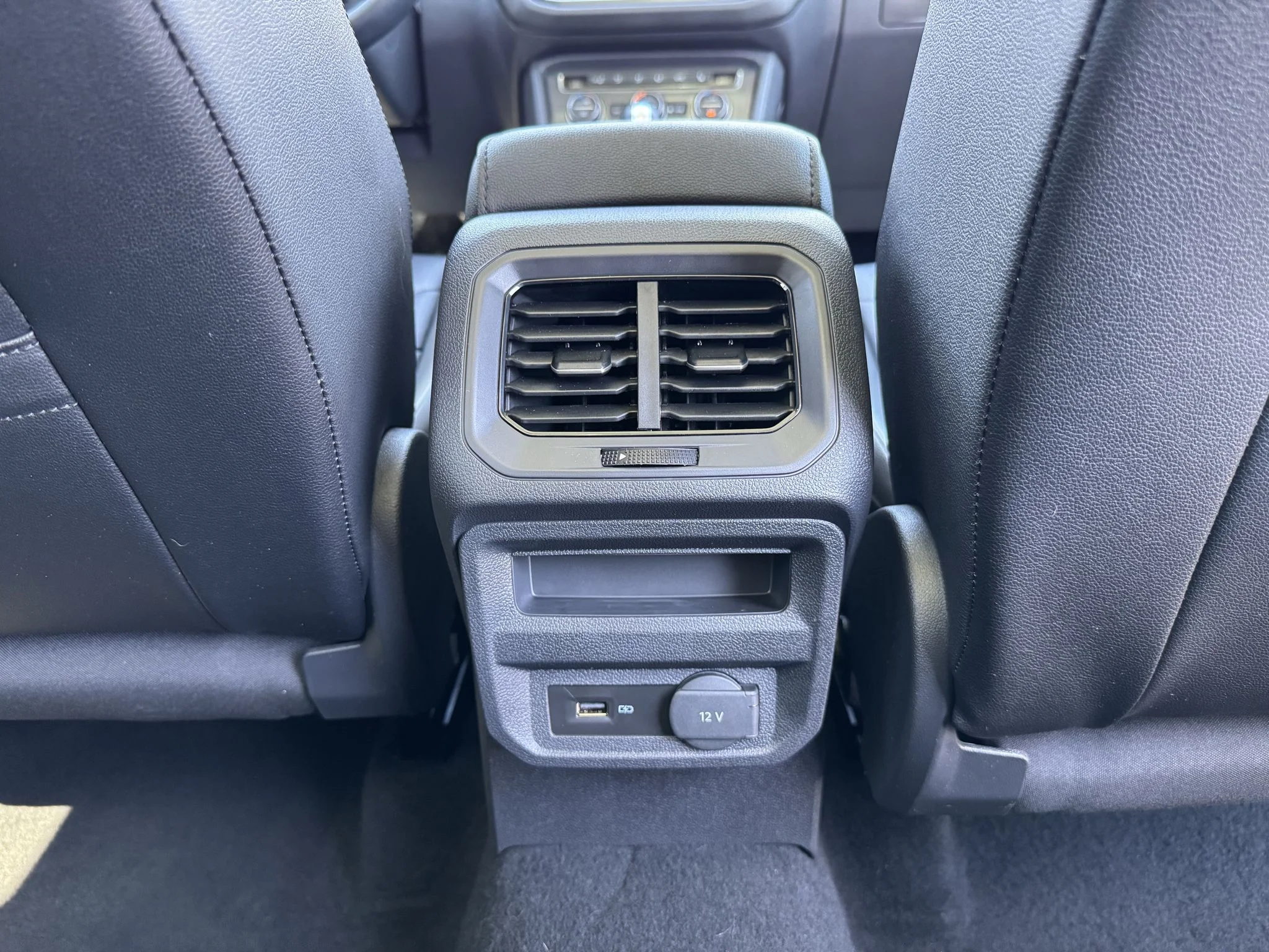 Used 2019 Stone Blue Metallic Volkswagen SEL Premium image 33