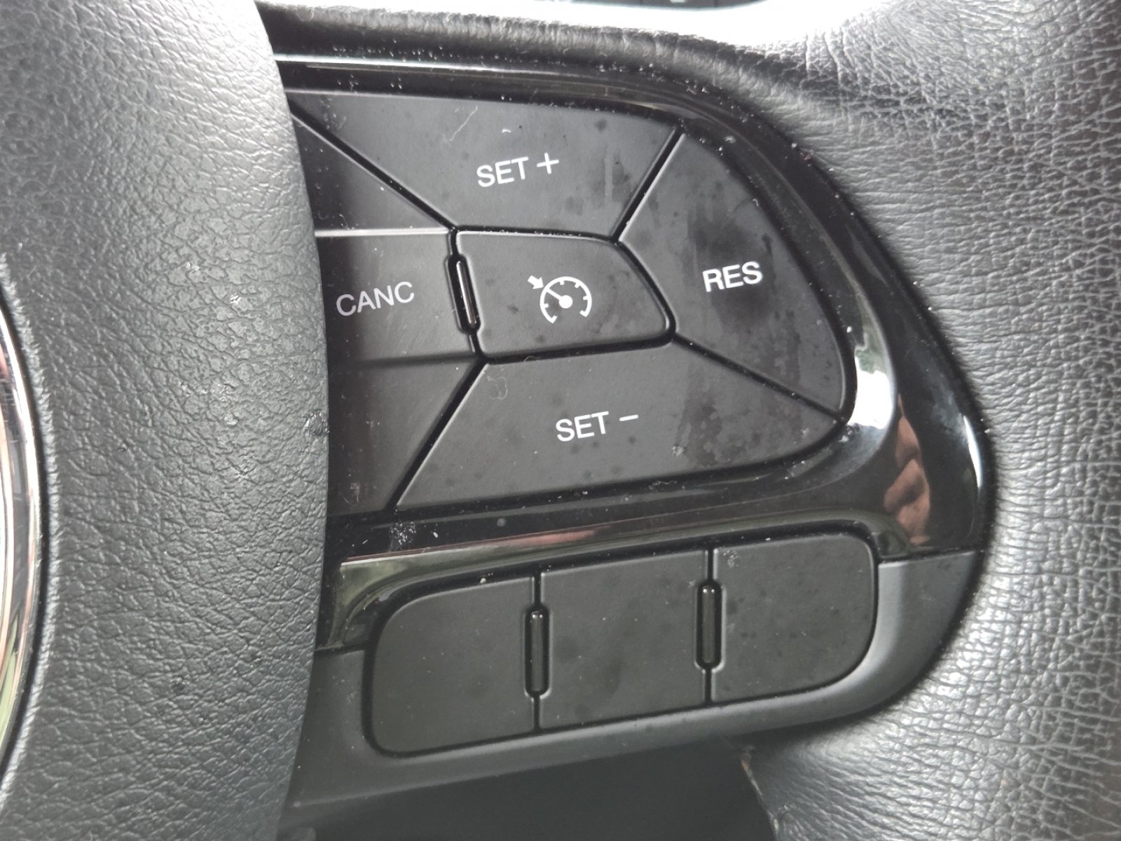 Used 2022 Slate Blue Jeep Altitude image 10