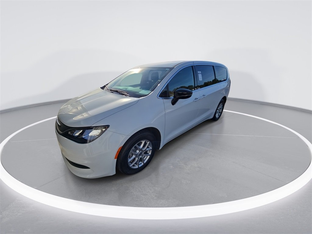 2025 Chrysler Voyager LX photo 4
