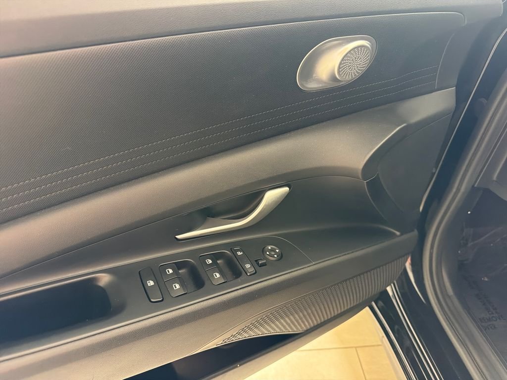 Used 2022 Black Hyundai SEL image 11