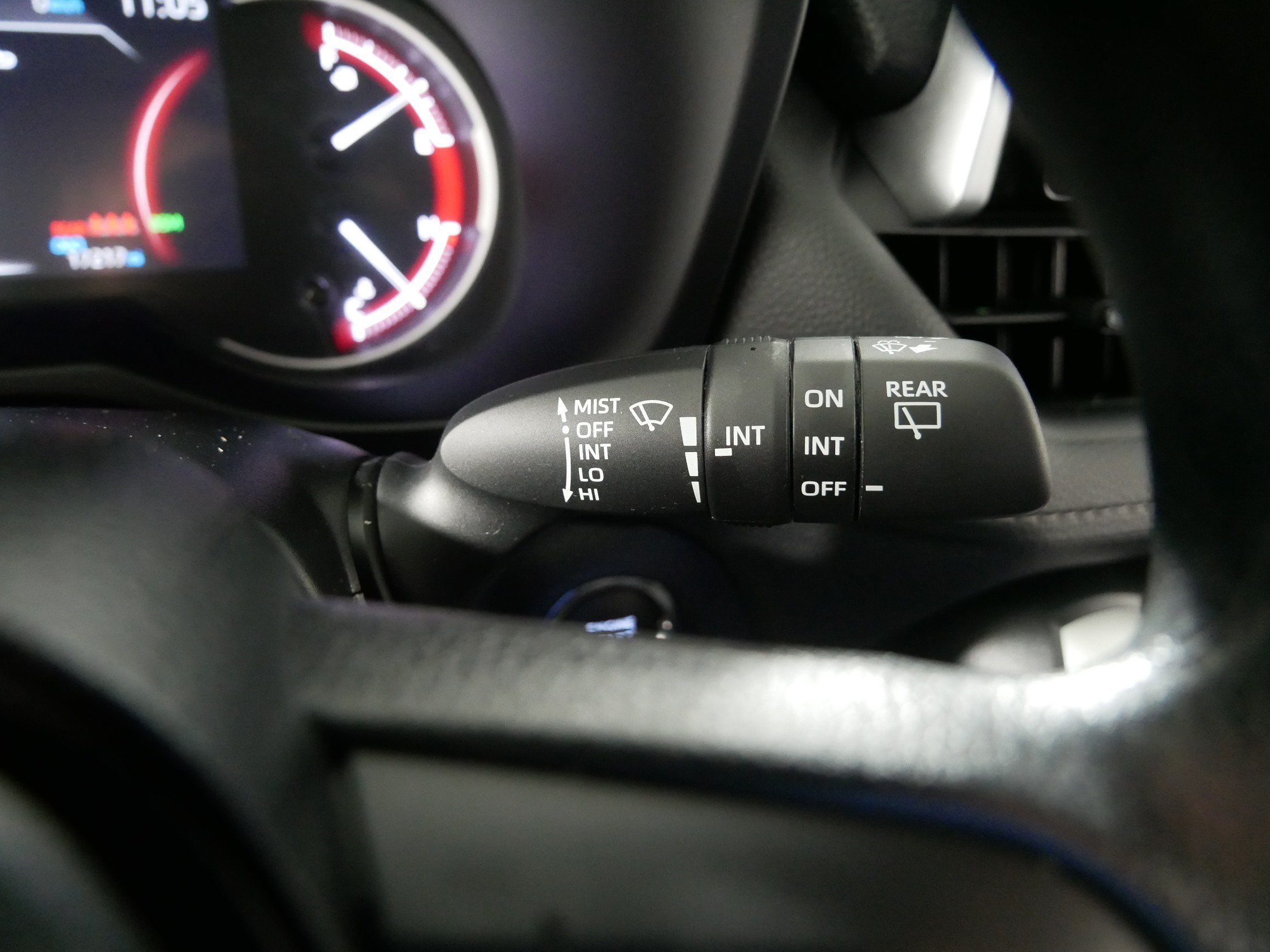 2024 Toyota RAV4 XLE - Photo 31