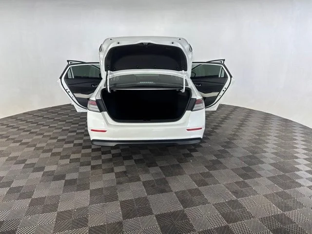 Used 2024 White Honda EX image 19