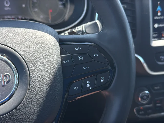 Used 2023 Black Jeep Altitude image 18