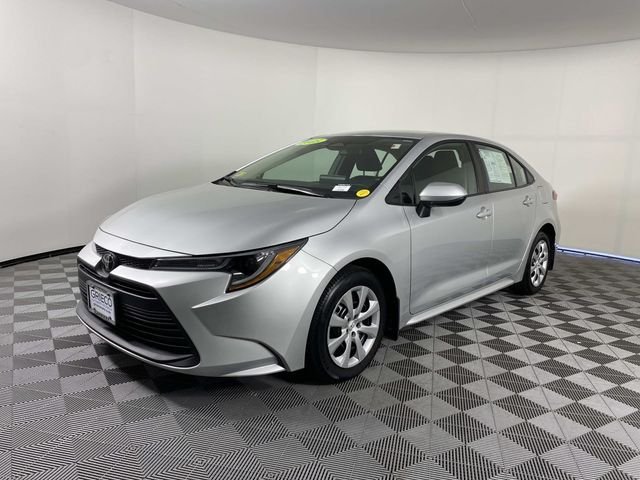 Used 2025 Silver Toyota LE image 4