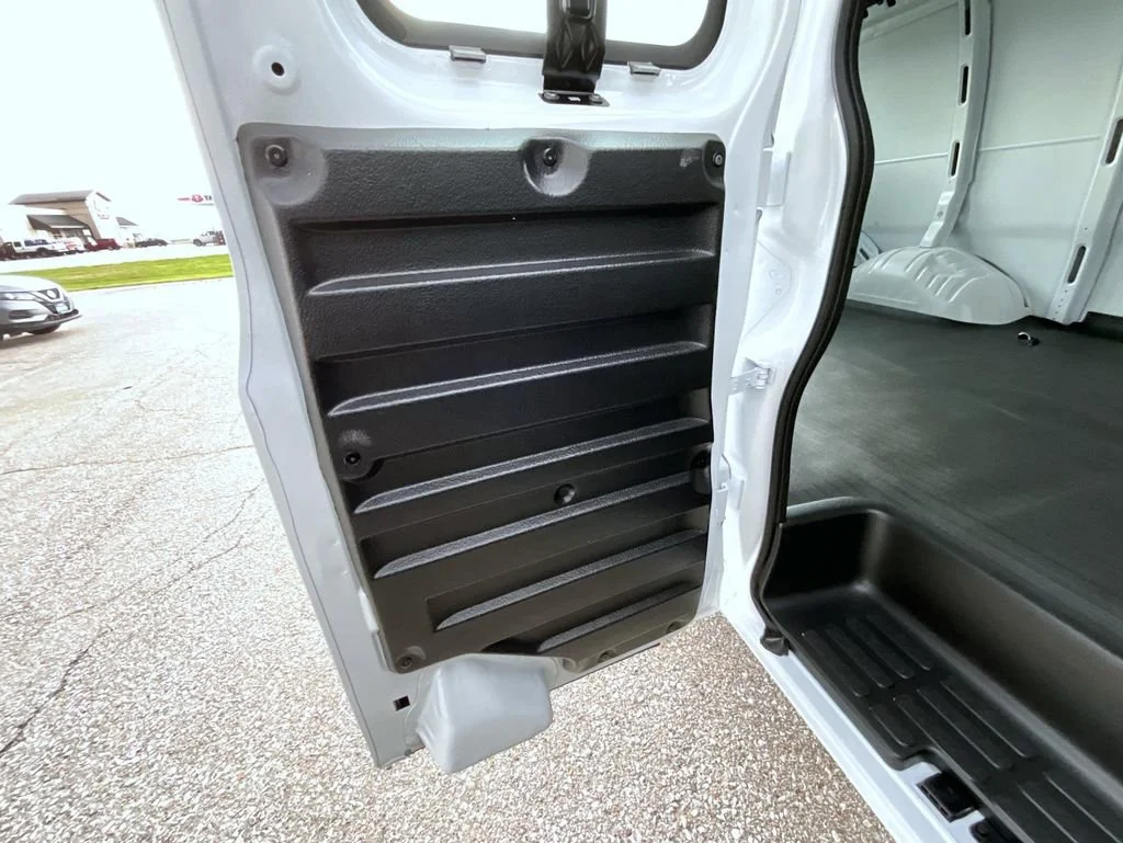 New 2026 Summit White Chevrolet 1WT image 20