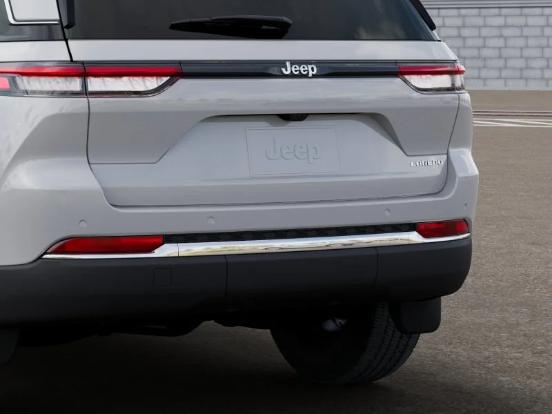 New 2025 Bright White Clear-Coat Exterior Paint Jeep Laredo image 14