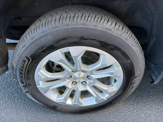 Used 2024 Summit White Chevrolet LTZ image 17