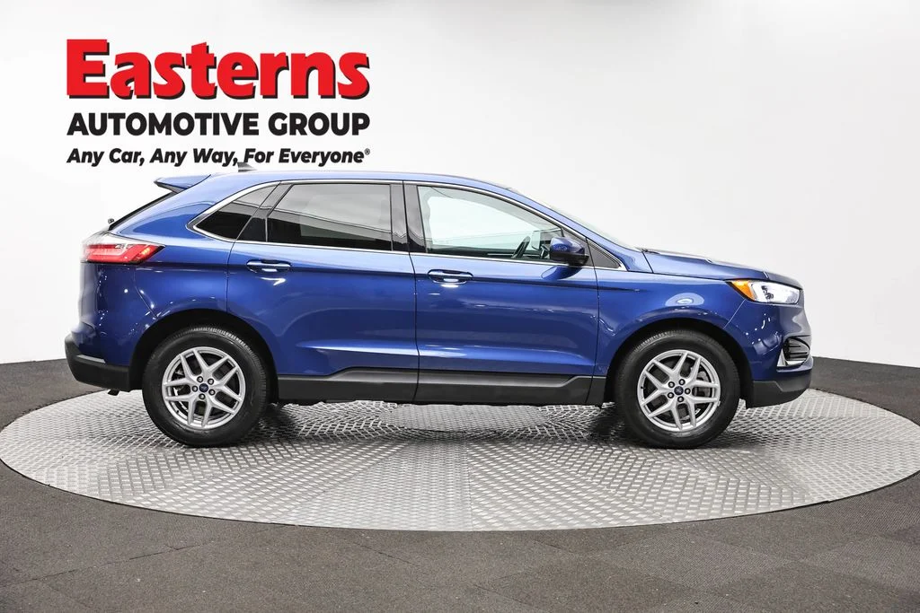 Used 2021 Blue Ford SEL image 4