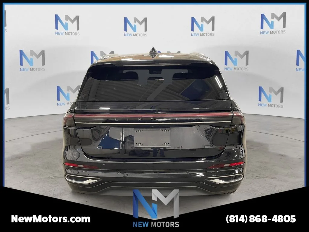 Used 2024 Black Metallic Lincoln Reserve image 4