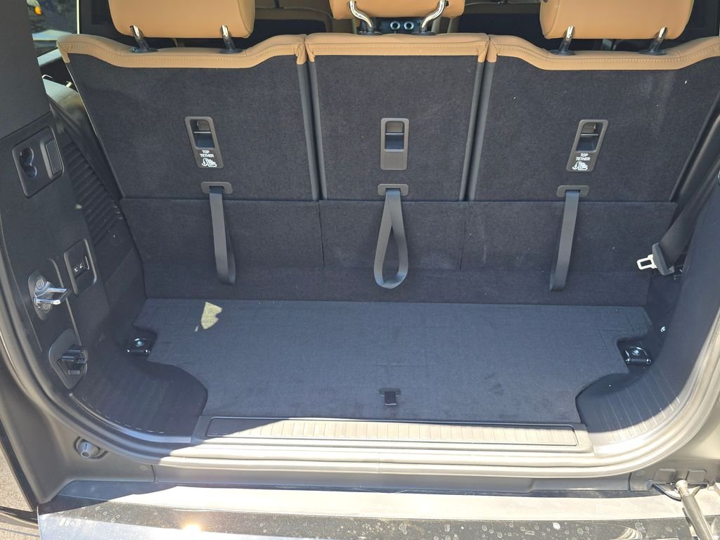 New 2026 Fuji White Land Rover X-Dynamic SE image 12