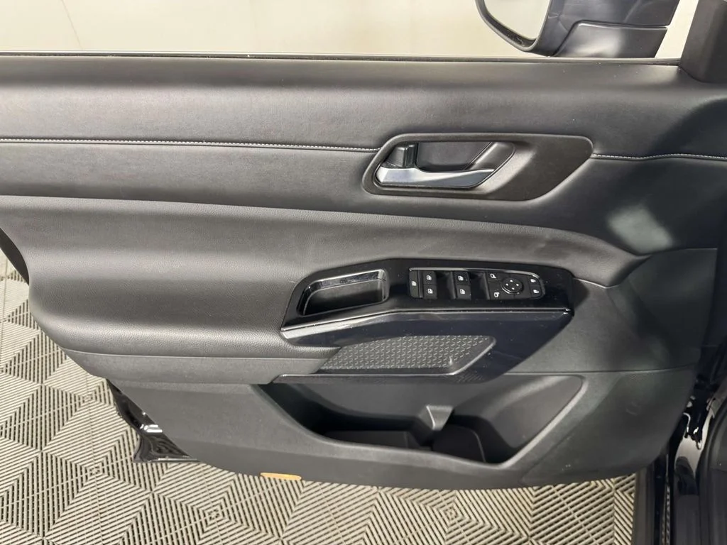 Used 2022 Black Nissan SV image 17