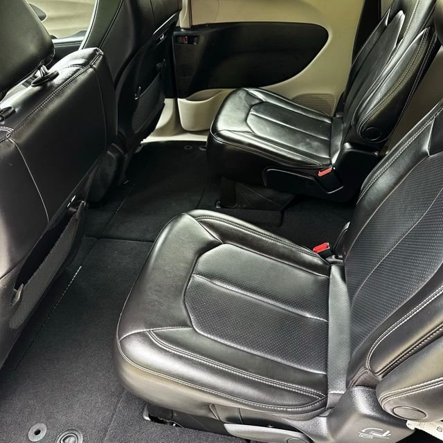 Used 2023 Bright White Clearcoat Chrysler Touring L image 15