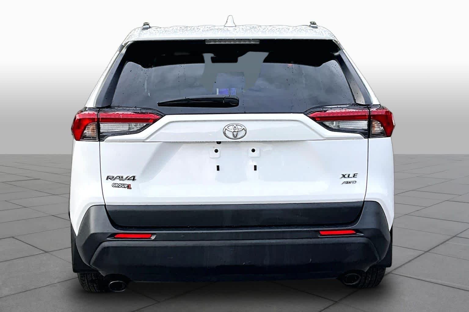 Used 2024 Ice Cap Toyota XLE image 5