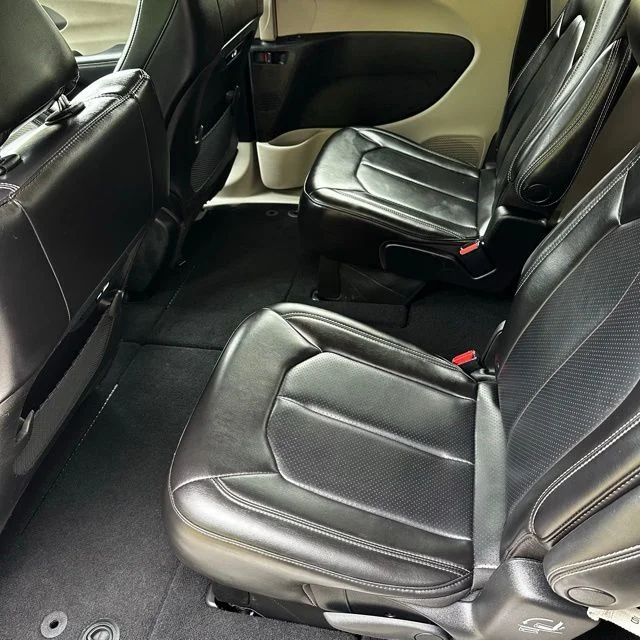 Used 2023 Bright White Clearcoat Chrysler Touring L image 15